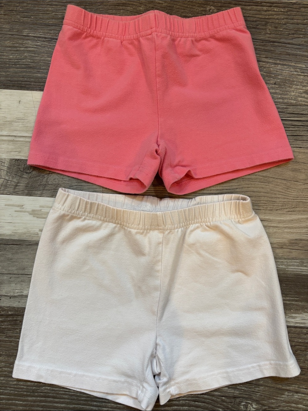 Hanna Andersson Coral and withe Knit Elastic Waist Shorts
